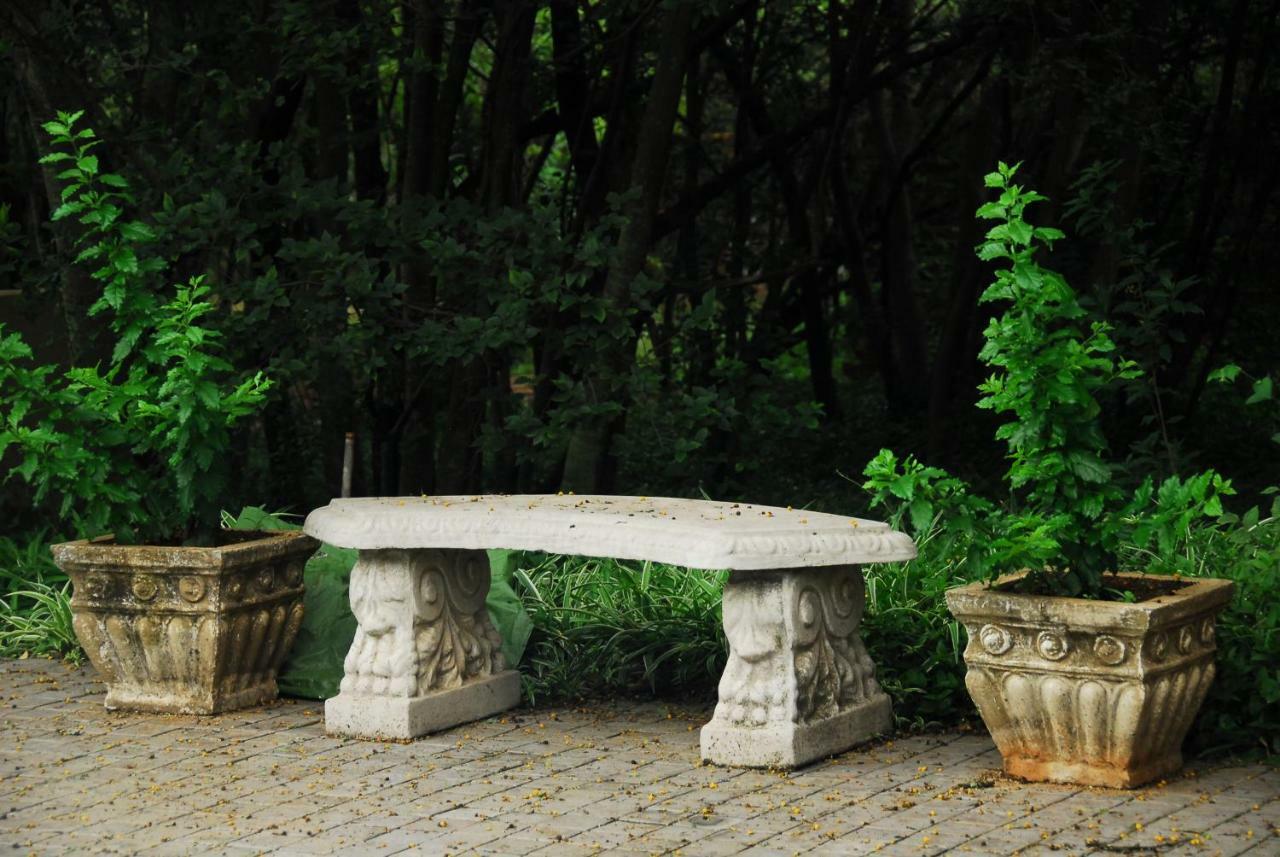Chartwell Manor Bagian luar foto